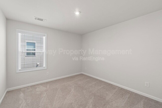 Building Photo - 651 Manitou Cir