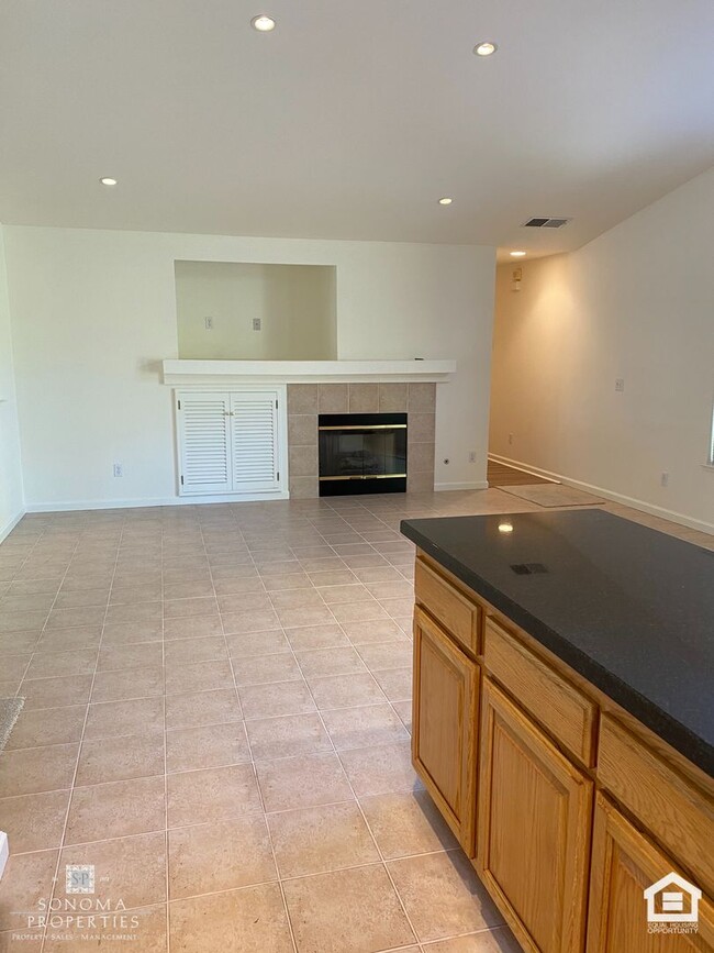 Building Photo - 4 Bedroom Eastside Gem!