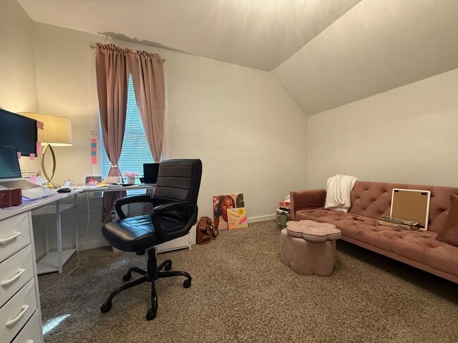 Building Photo - Stunning 3 Bedroom 1 Bathroom Single Family Home in St. Paul! Apply TODAY!