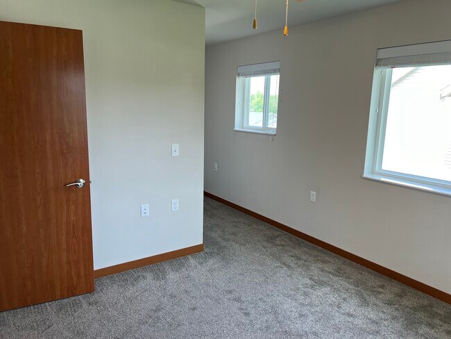 Building Photo - 1249 Salem Dr