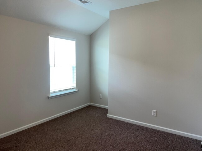 Building Photo - 158 Atherstone St