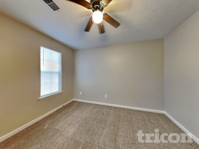 Building Photo - 5625 Longbow Dr