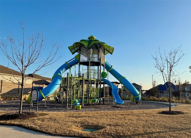 Building Photo - 2025 Eugene St