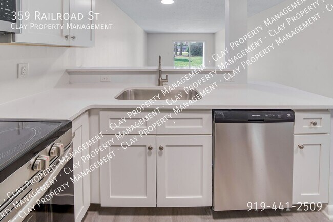 Building Photo - 359 Railroad St