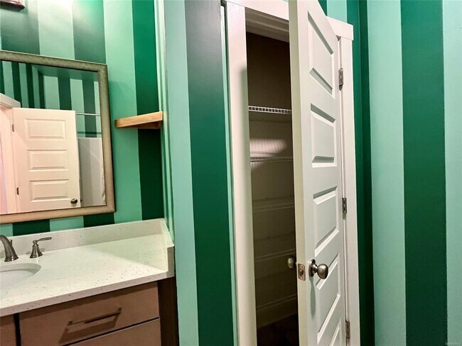 Building Photo - 876 Hedgefield Way