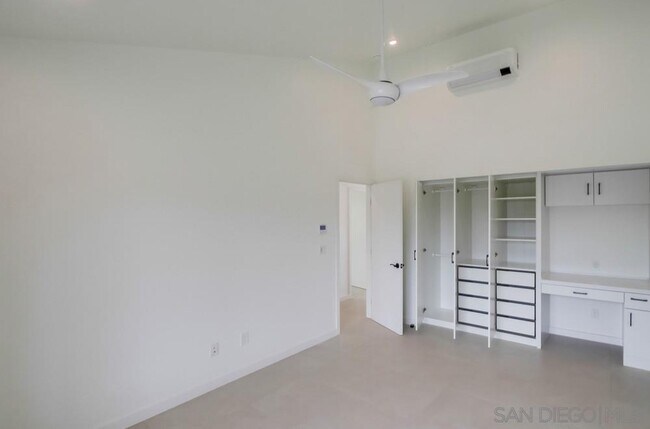 Building Photo - 14066 Crest Way