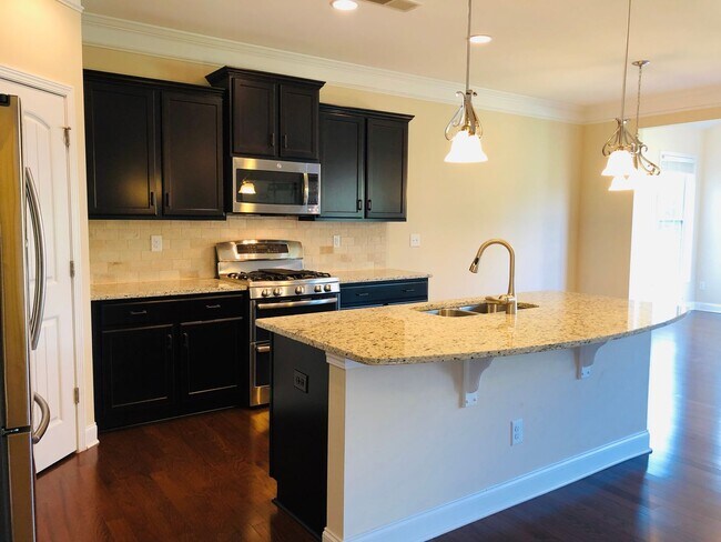 Building Photo - Immaculate 5bd 3bd Berewick home with many newly upgrades!