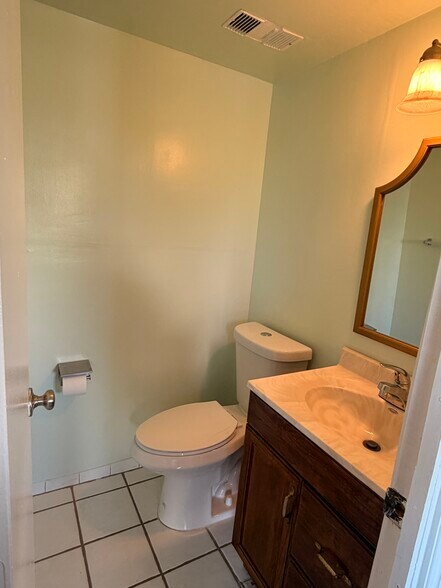 Building Photo - 1777 SE 15th St