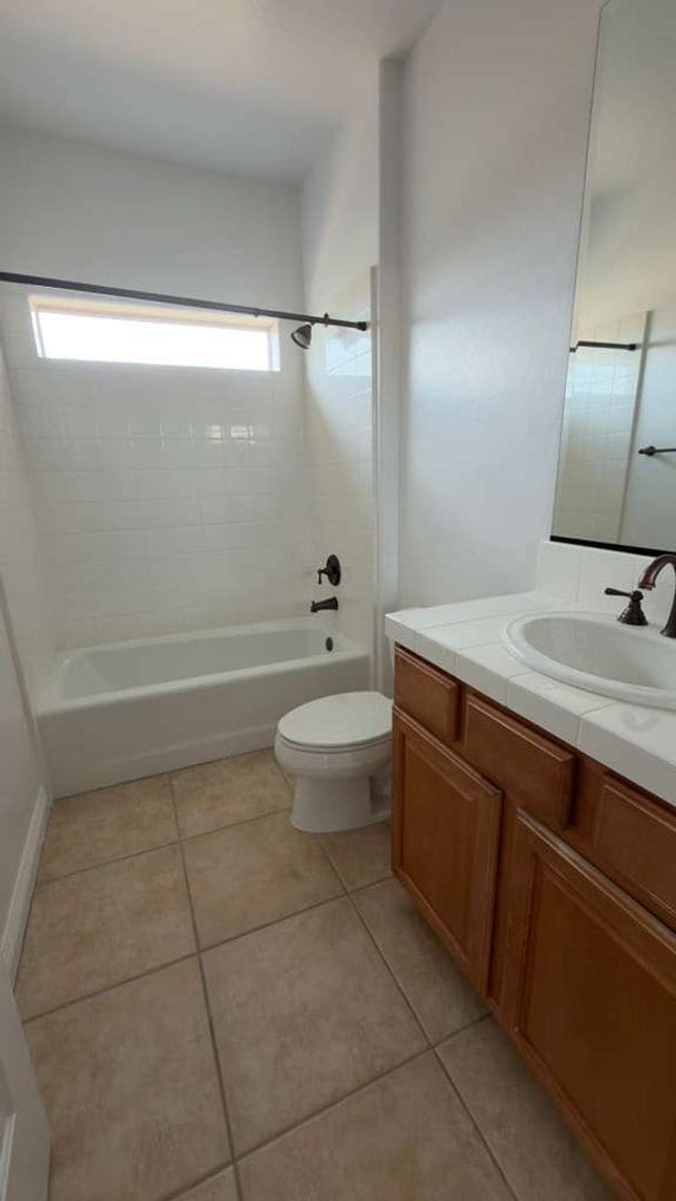Building Photo - A Perfect Blend of Luxury, Comfort & Style