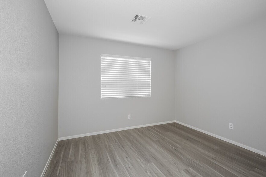 Building Photo - 6108 Soft Springs St