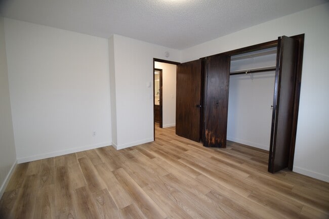 Building Photo - 3434 SE King Rd