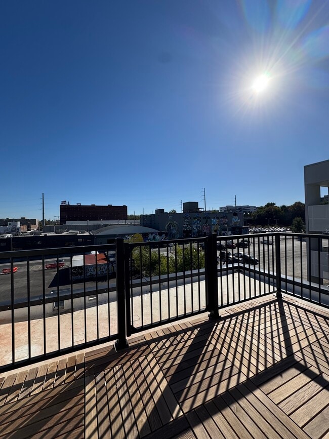 Building Photo - 537 E 19th St