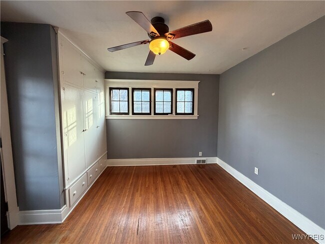 Building Photo - 180 Richmond Ave