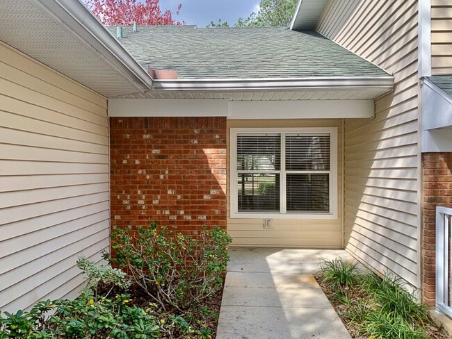 Building Photo - 1/1 Condo in the Greens at West End - Available mid-June!