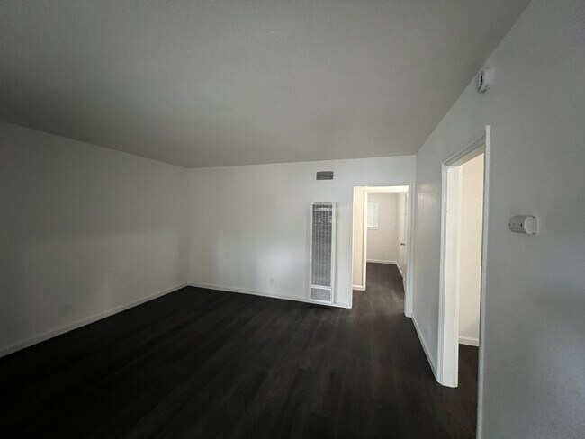 Building Photo - 235 E 47th St
