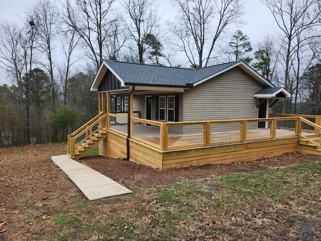 Building Photo - Spacious 3 bedroom 2 bath home in Chickamauga, GA
