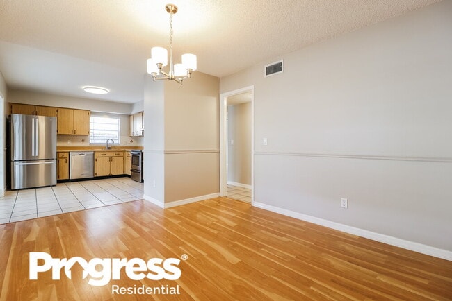 Building Photo - 2825 Cedaridge Dr