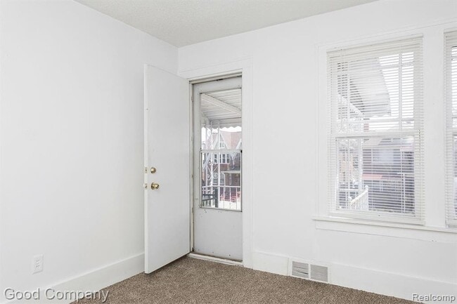 Building Photo - 12123 Santa Rosa Dr