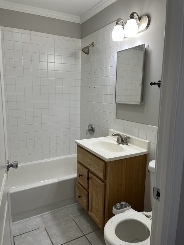 Building Photo - 324 N Schubert St