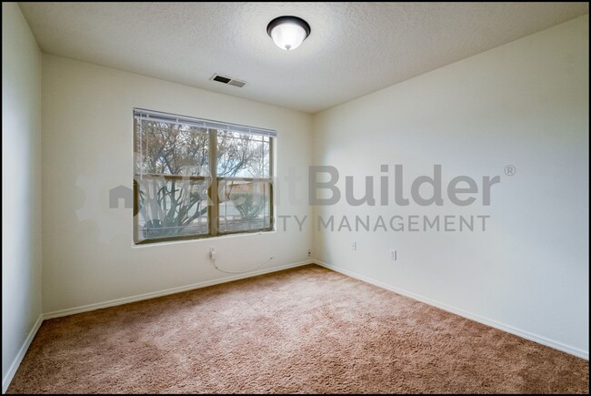 Building Photo - *** WOW PRICE REDUCTION JUST IN TIME FOR S...