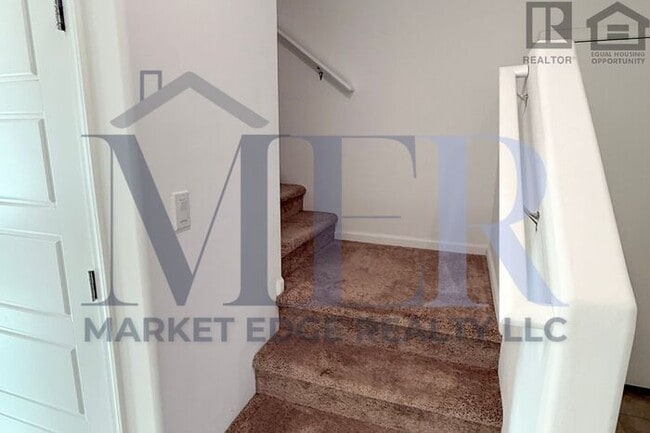 Building Photo - 4Bed/4Bath w/2 Car Gar-Tucson! $199 MOVE-I...