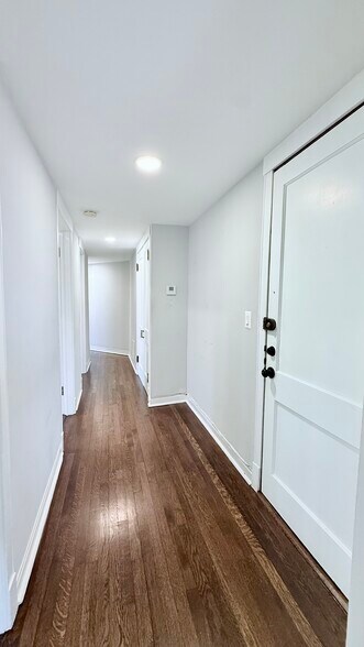 Building Photo - 3767 N Southport Ave
