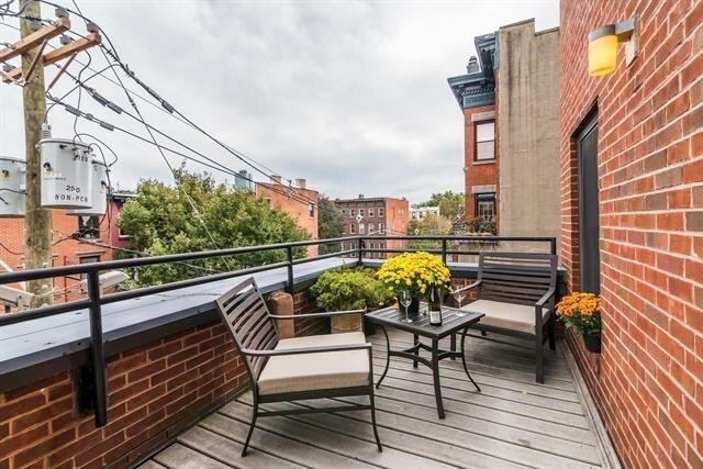 Primary Photo - 357 Varick St