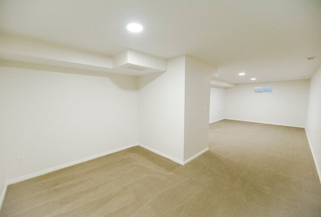 Building Photo - 210 E 300 S