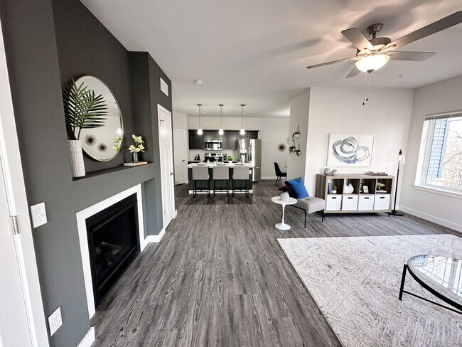 Building Photo - 2 Bed / 2.5 Bath Townhome for rent in Cottage Grove!