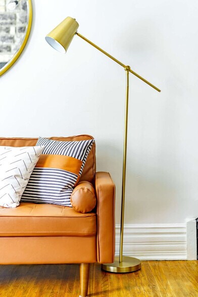 Building Photo - 256 W Poplar Ave