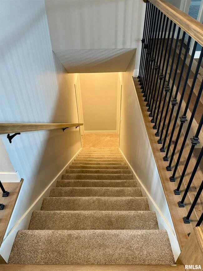 Building Photo - 706 Foret Mansur