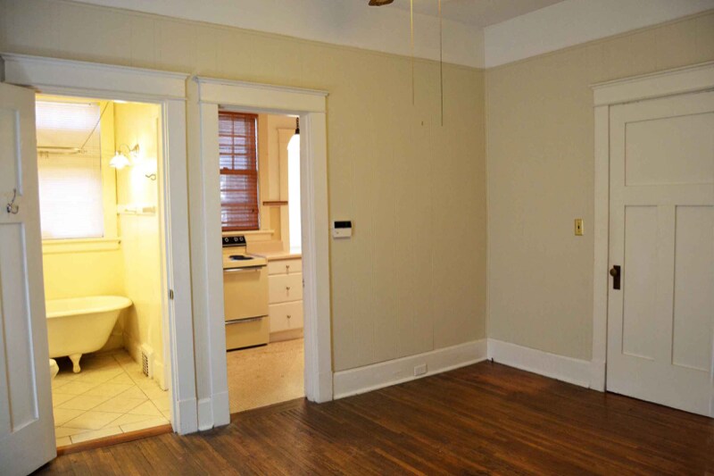 Building Photo - 2217 Belmont Blvd