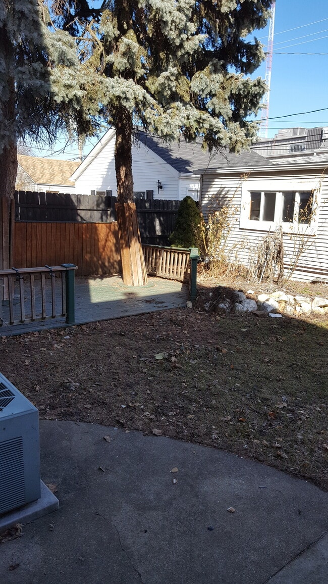 Building Photo - 5445 N Magnet Ave