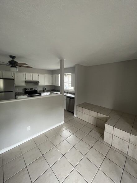 Building Photo - 502 Sunnyside Ln