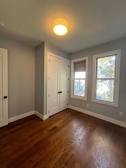 Building Photo - 113 Duncan Ave