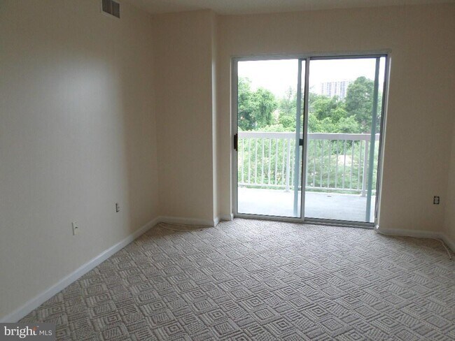 Building Photo - 3101 N Hampton Dr