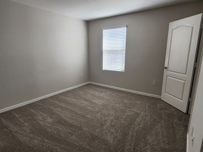 Building Photo - Lake Front House 4 Bedroom 3 Bathroom