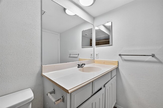 Building Photo - 2110 Wilcrest Dr