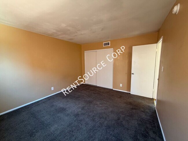 Building Photo - 38616 Larkin Ave