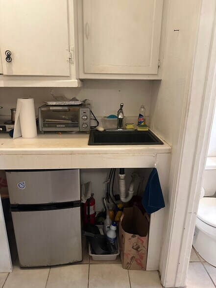 Building Photo - 2221 Ocean Ave