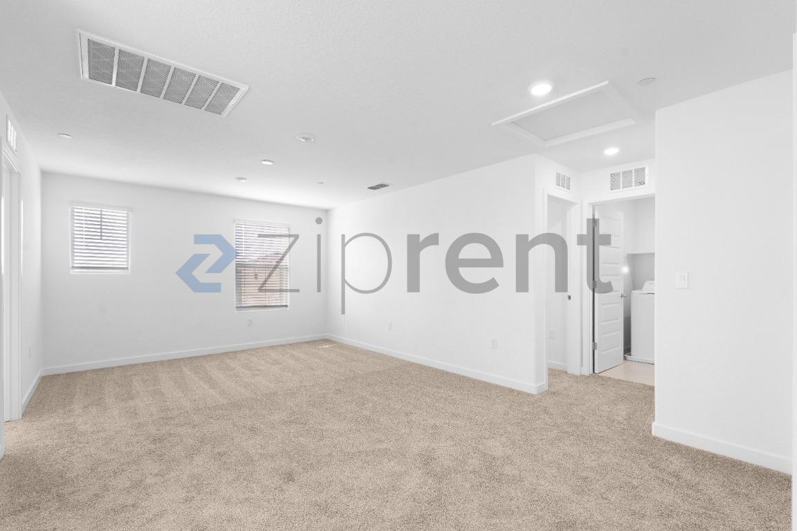 Building Photo - Unit
