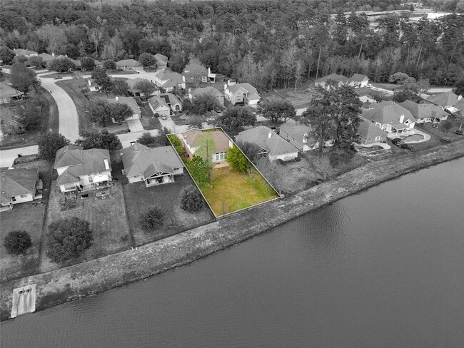 Building Photo - 9219 E Lakeside Dr