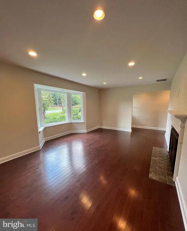 Building Photo - 10512 Norman Ave