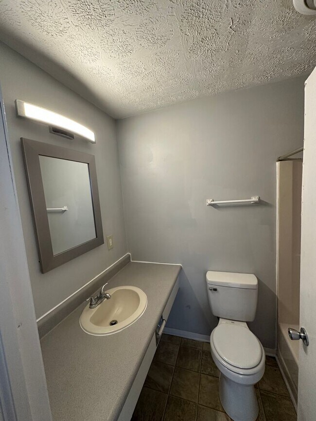 Building Photo - Green Valley Apartments
