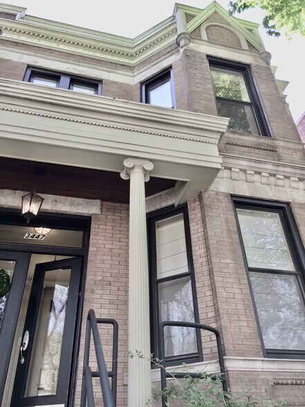 Primary Photo - 3447 N Marshfield Ave