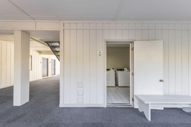 Building Photo - 405 Plantation Rd