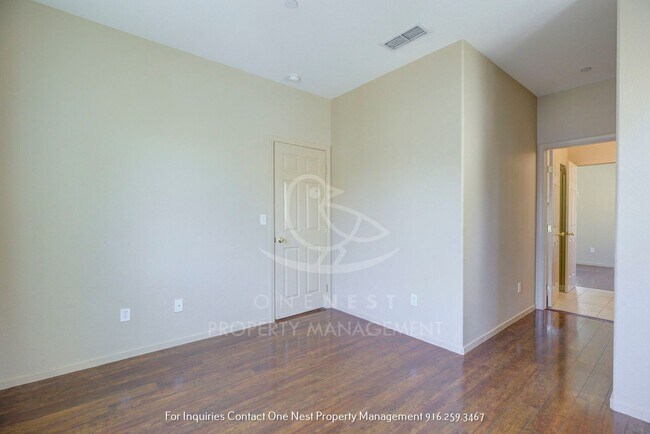 Building Photo - Lincoln Crossing; 4 bedroom in Gated commu...