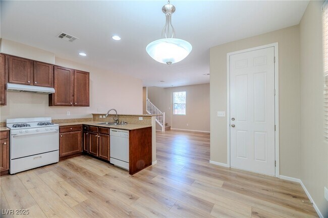 Building Photo - 7718 Ornamento Way