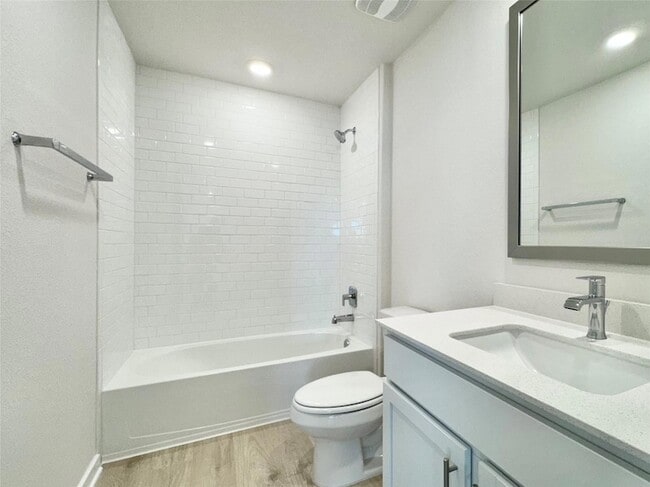 Building Photo - 404 Tinto St