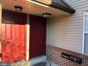 Building Photo - 83 W Laurel Ave